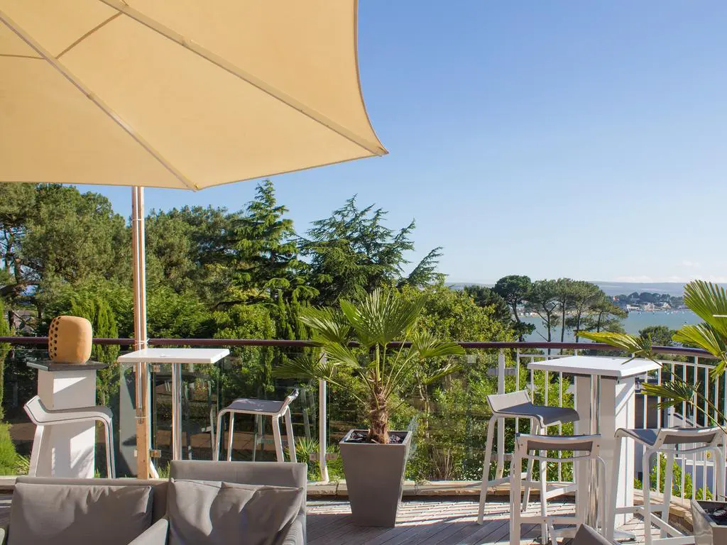 Harbour Heights Hotel