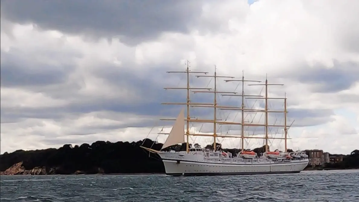 Golden Horizons leaves Poole Harbour