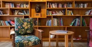 The Knoll House Thumb