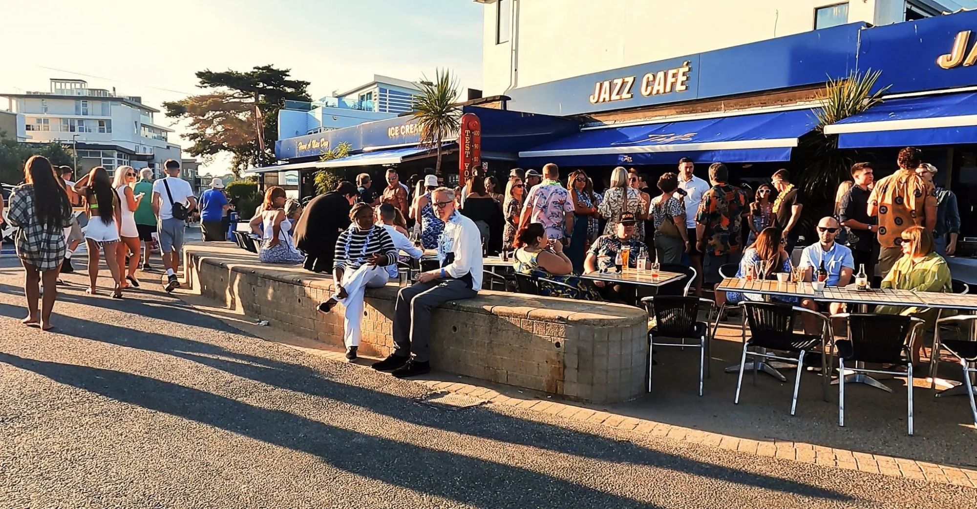 Jazz Cafe Sandbanks - Busy Summer Day