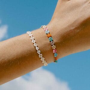 Kelopak Daisy Chain Beaded Bracelet 1 Thumb