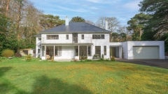 The Garden House (With Beach Hut) Thumb